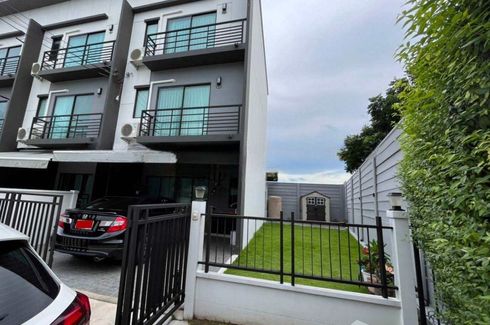 3 Bedroom Townhouse for sale in Baan Klang Muang Ratchaphruek-Rattanathibet, Bang Rak Yai, Nonthaburi near MRT Bang Rak Yai