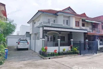 3 Bedroom Townhouse for sale in Baan Sitthisap Lam Luk Ka - Klong 7, Bueng Kham Phroi, Pathum Thani