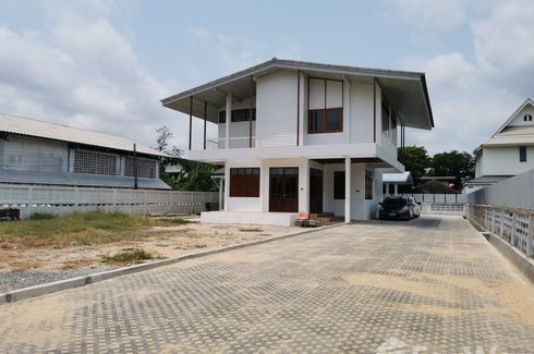 3 Bedroom House for rent in Samrong Nuea, Samut Prakan near BTS Samrong