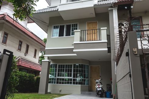 3 Bedroom Townhouse for sale in Baan Lat Dao, Bang Na, Bangkok near BTS Udom Suk