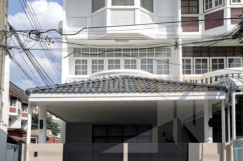 4 Bedroom Townhouse for sale in Bang Chak, Bangkok near BTS Bang Chak