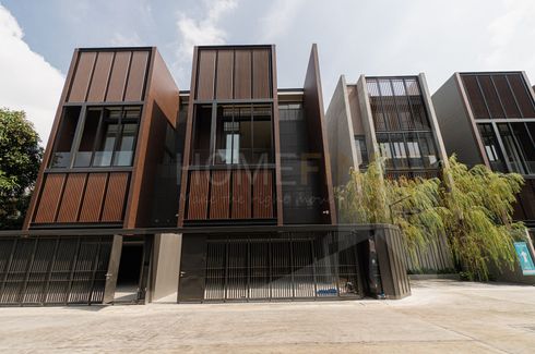 3 Bedroom Townhouse for sale in Phlapphla, Bangkok