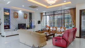 6 Bedroom House for sale in Khlong Tan Nuea, Bangkok near BTS Thong Lo