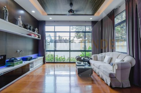 6 Bedroom House for sale in Khlong Tan Nuea, Bangkok near BTS Thong Lo