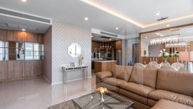 3 Bedroom Condo for sale in Wat Phraya Krai, Bangkok