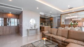 3 Bedroom Condo for sale in Wat Phraya Krai, Bangkok