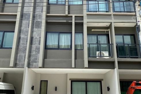 3 Bedroom Townhouse for rent in Bang Khun Kong, Nonthaburi