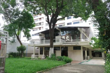 4 Bedroom House for rent in Khlong Toei Nuea, Bangkok near Airport Rail Link Makkasan