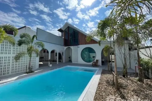 4 Bedroom Villa for sale in Nong Pa Khrang, Chiang Mai