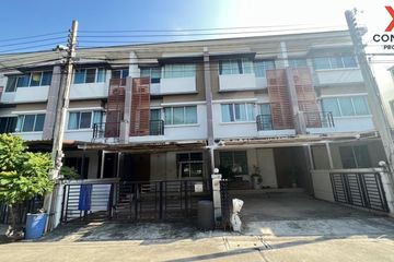 3 Bedroom Townhouse for sale in Sam Sen Nok, Bangkok