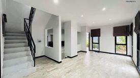 3 Bedroom Townhouse for sale in Dokmai, Bangkok