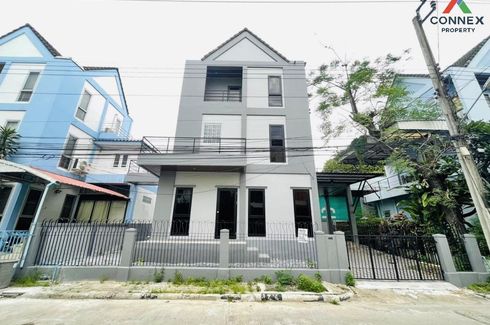 3 Bedroom Townhouse for sale in Dokmai, Bangkok