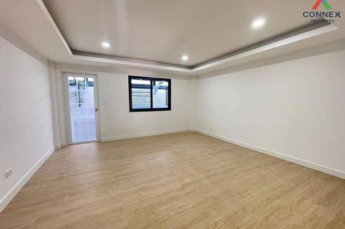 4 Bedroom Townhouse for sale in Sam Wa Tawan Tok, Bangkok