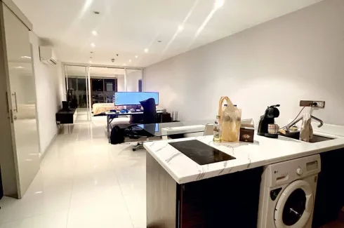 1 Bedroom Condo for sale in Nusa State Tower Condominium, Silom, Bangkok near BTS Surasak