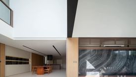 4 Bedroom House for sale in Chan Kasem, Bangkok