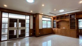 7 Bedroom House for rent in Khlong Chaokhun Sing, Bangkok near MRT Mahatthai