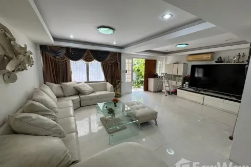 5 Bedroom House for sale in Silom, Bangkok near BTS Chong Nonsi