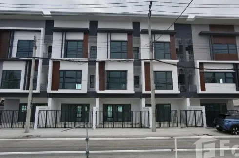 3 Bedroom Townhouse for sale in Dokmai, Bangkok