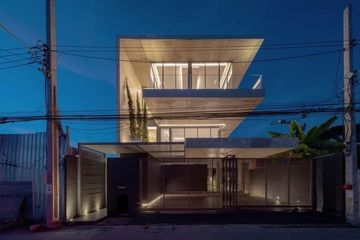 4 Bedroom House for sale in Khlong Tan Nuea, Bangkok