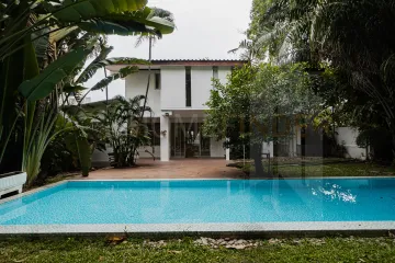 5 Bedroom House for rent in Khlong Tan Nuea, Bangkok near BTS Ekkamai