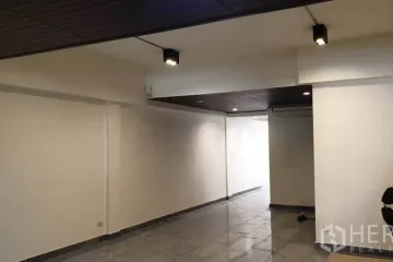 4 Bedroom Townhouse for Sale or Rent in Phra Khanong Nuea, Bangkok near BTS Phra Khanong