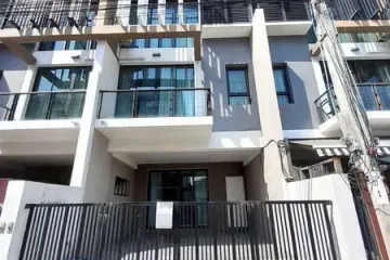 3 Bedroom Townhouse for rent in Khlong Toei, Bangkok near MRT Queen Sirikit National Convention Centre