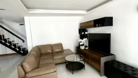 3 Bedroom House for rent in Khlong Tan, Bangkok