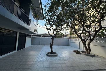 2 Bedroom Office for rent in Din Daeng, Bangkok near MRT Phra Ram 9