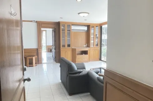 2 Bedroom Apartment for rent in Prapasuk Apartment, Khlong Toei Nuea, Bangkok near MRT Phetchaburi