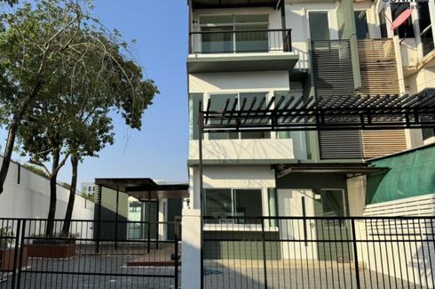 4 Bedroom Townhouse for sale in Tha Kham, Bangkok