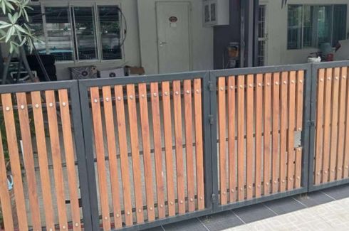 3 Bedroom Townhouse for sale in Min Buri, Bangkok