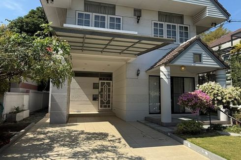 3 Bedroom House for rent in Hua Mak, Bangkok near MRT Yaek Lam Sali