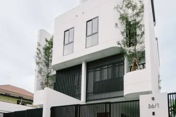 3 Bedroom Townhouse for sale in Bang Chak, Bangkok