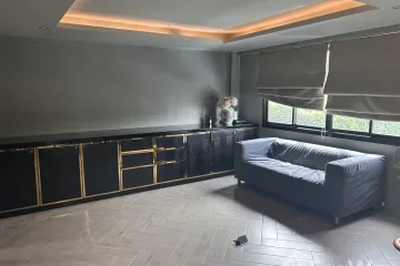 Commercial for rent in Khlong Tan Nuea, Bangkok