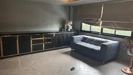 Commercial for rent in Khlong Tan Nuea, Bangkok