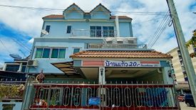 7 Bedroom Townhouse for sale in Dokmai, Bangkok