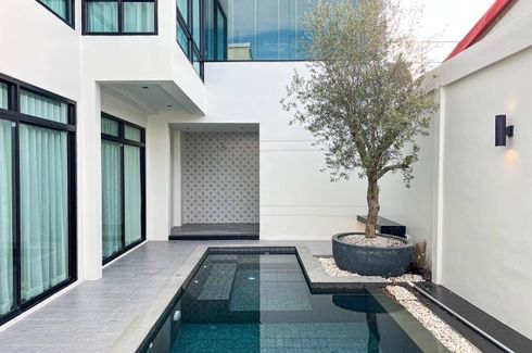 3 Bedroom Villa for sale in Talat Nuea, Phuket