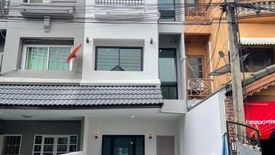 3 Bedroom Townhouse for sale in Lalliville House, Khu Khot, Pathum Thani
