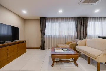 2 Bedroom Condo for rent in United Tower, Khlong Tan Nuea, Bangkok near BTS Thong Lo