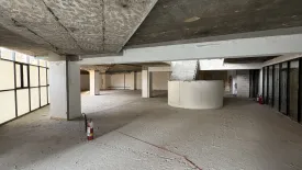 Commercial for rent in Regent on the Park 3, Khlong Tan Nuea, Bangkok near BTS Phrom Phong