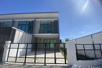 3 Bedroom Townhouse for sale in Patio Ladkrabang-Moterway, Thap Yao, Bangkok