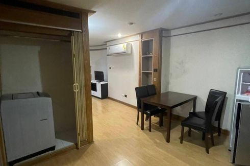 1 Bedroom Condo for rent in Baan Suksan, Khlong Toei Nuea, Bangkok near MRT Phetchaburi