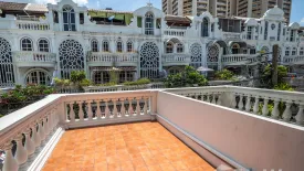 5 Bedroom Townhouse for rent in Khlong Tan Nuea, Bangkok