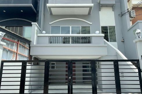 3 Bedroom Townhouse for sale in Prawet, Bangkok