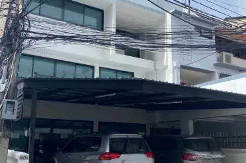 3 Bedroom Townhouse for rent in Khlong Toei, Bangkok