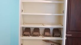 Condo for rent in Bang Lamphu Lang, Bangkok near BTS Saphan Taksin