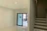 4 Bedroom Townhouse for sale in Sammakorn Avenue Chaiyapruek-Wongwaen, Lam Pho, Nonthaburi
