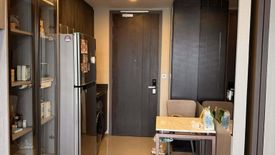 1 Bedroom Condo for sale in Si Phraya, Bangkok near MRT Sam Yan