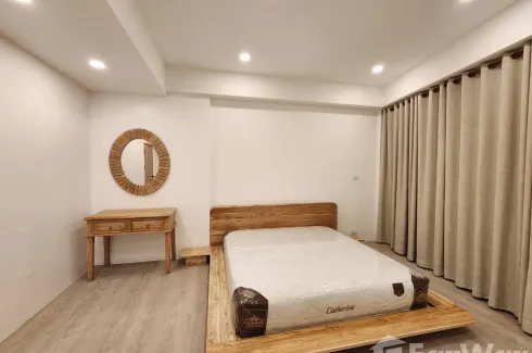 6 Bedroom Townhouse for sale in Chang Khlan, Chiang Mai