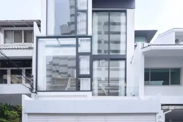 4 Bedroom House for sale in Khlong Toei Nuea, Bangkok near Airport Rail Link Makkasan